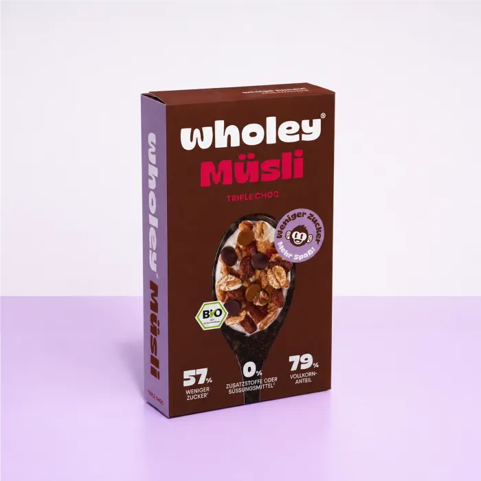 Wholey органски интегрални мусли Triple Choc со какао капки и снегулки од урми 375g